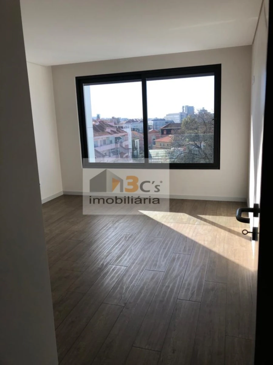 Apartamento T3 para Venda em Lordelo do Ouro e Massarelos Foto 8