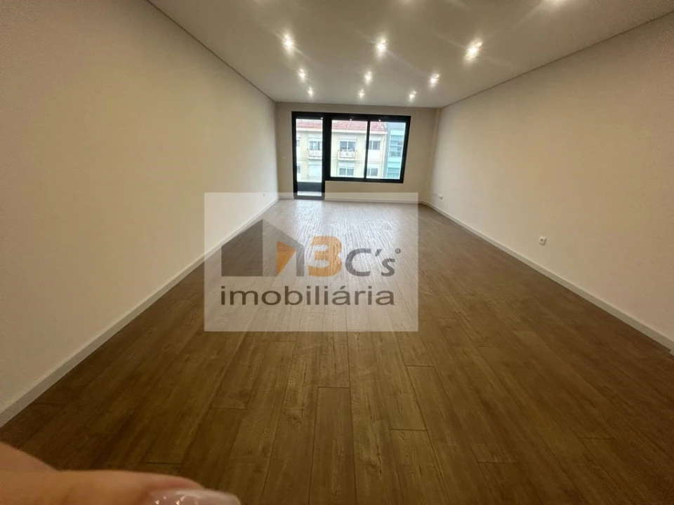 Apartamento T3 para Venda em Cedofeita, Santo Ildefonso, Sé, Miragaia, São Nicolau e Vitória Foto 2