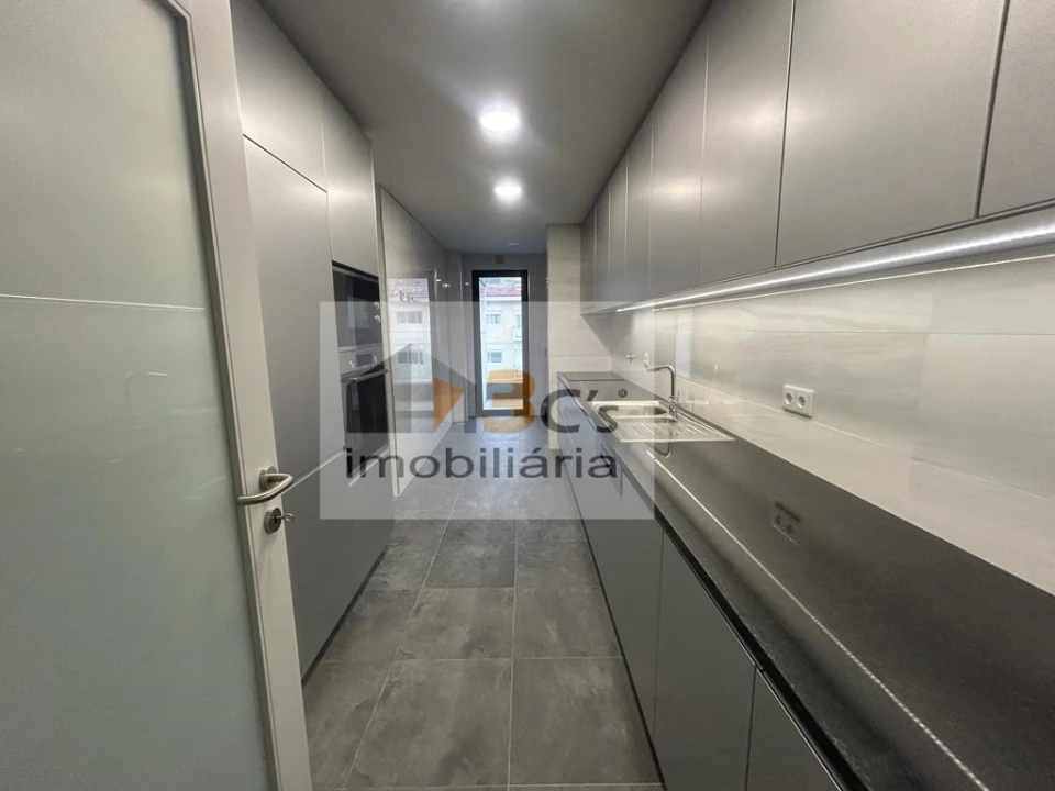 Apartamento T3 para Venda em Cedofeita, Santo Ildefonso, Sé, Miragaia, São Nicolau e Vitória Foto 1