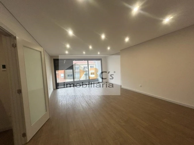 Apartamento T3 para Venda em Cedofeita, Santo Ildefonso, Sé, Miragaia, São Nicolau e Vitória Foto 4