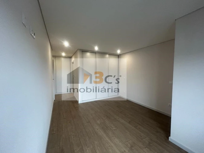 Apartamento T3 para Venda em Cedofeita, Santo Ildefonso, Sé, Miragaia, São Nicolau e Vitória Foto 9