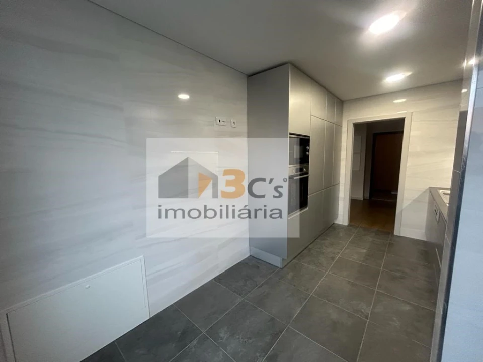 Apartamento T3 para Venda em Cedofeita, Santo Ildefonso, Sé, Miragaia, São Nicolau e Vitória Foto 5