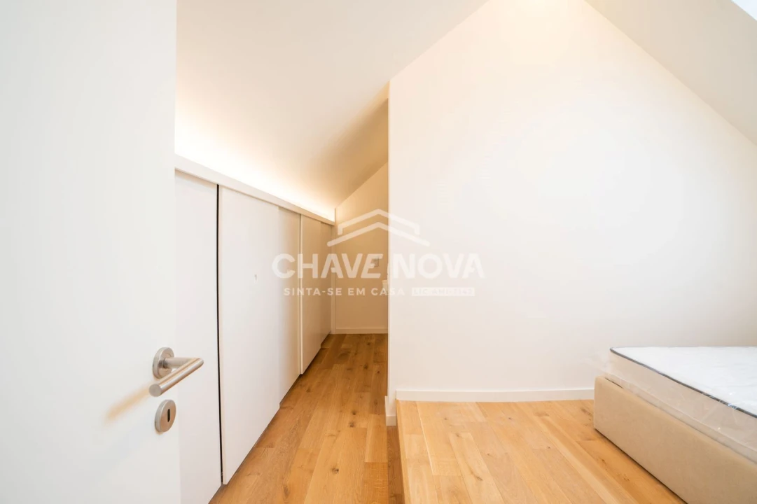 Apartamento T2 para Arrendamento em Cedofeita, Santo Ildefonso, Sé, Miragaia, São Nicolau e Vitória Foto 8