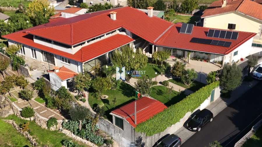 Moradia T9 para Venda em Vila Cova e Feitos