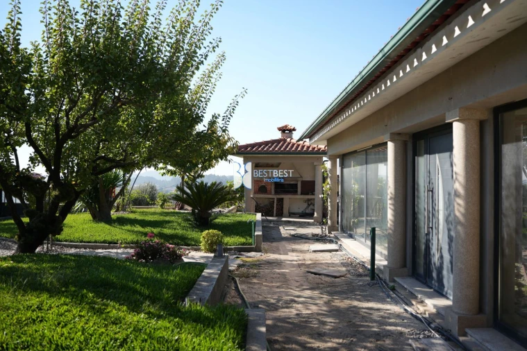 Moradia T9 para Venda em Vila Cova e Feitos Foto 15