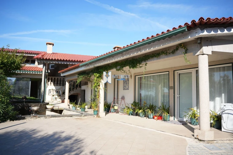 Moradia T9 para Venda em Vila Cova e Feitos Foto 10