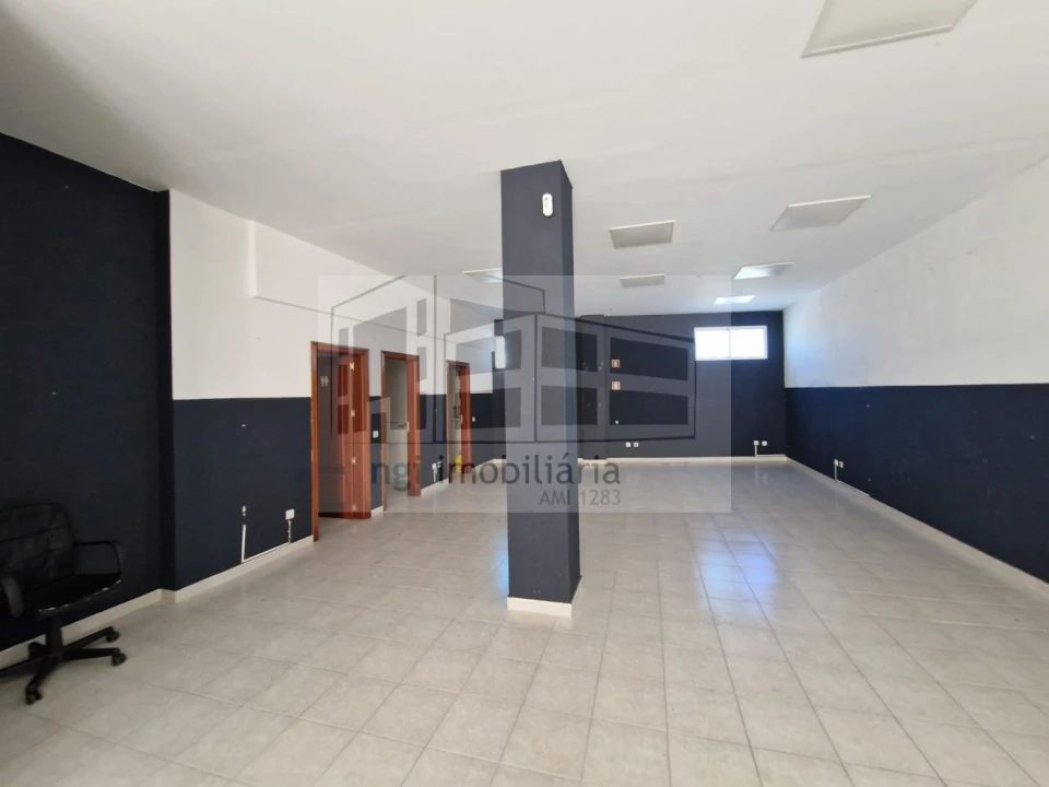 Loja para Venda em Setubal (São Sebastião) Foto 7