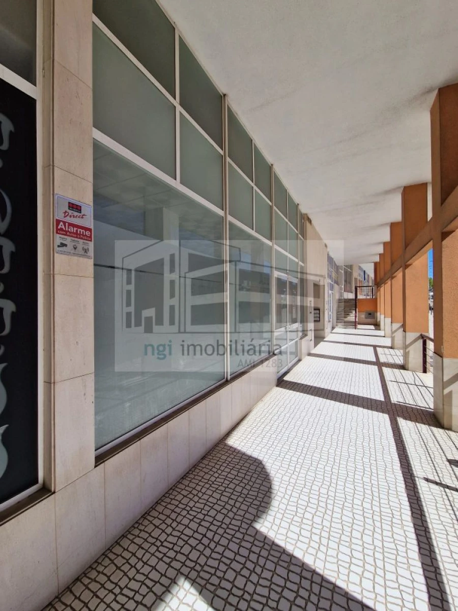 Loja para Venda em Setubal (São Sebastião) Foto 9