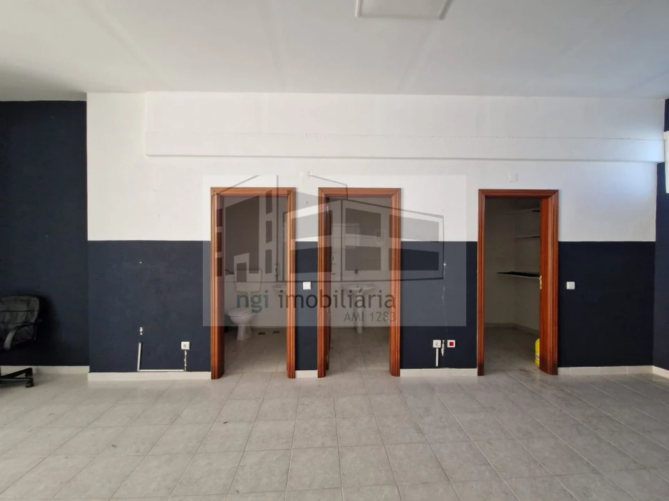 Loja para Venda em Setubal (São Sebastião) Foto 6