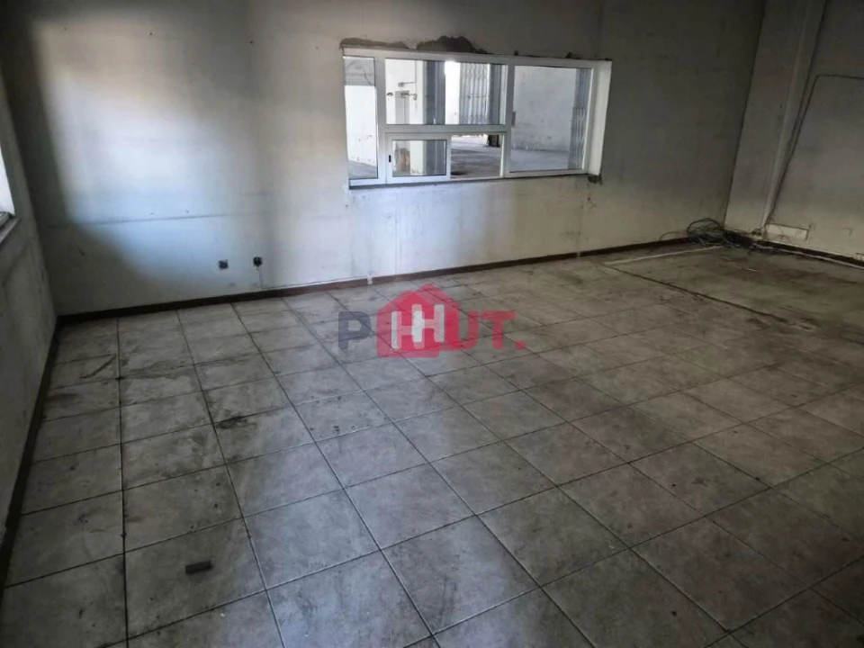 Loja para Venda em Constantim e Vale de Nogueiras Foto 17