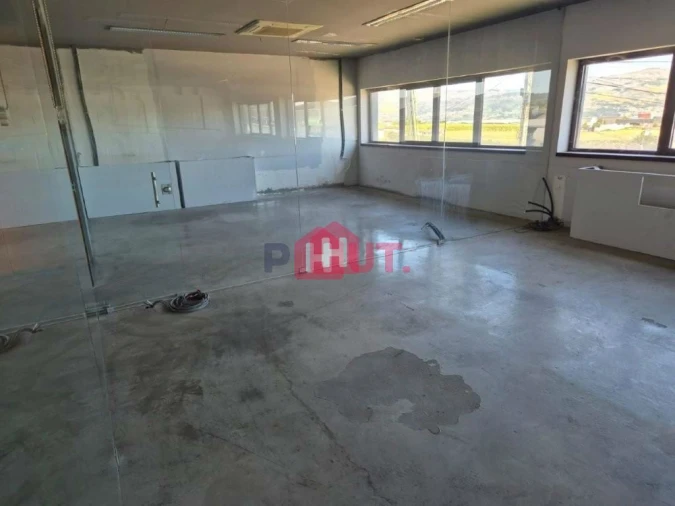 Loja para Venda em Constantim e Vale de Nogueiras Foto 14