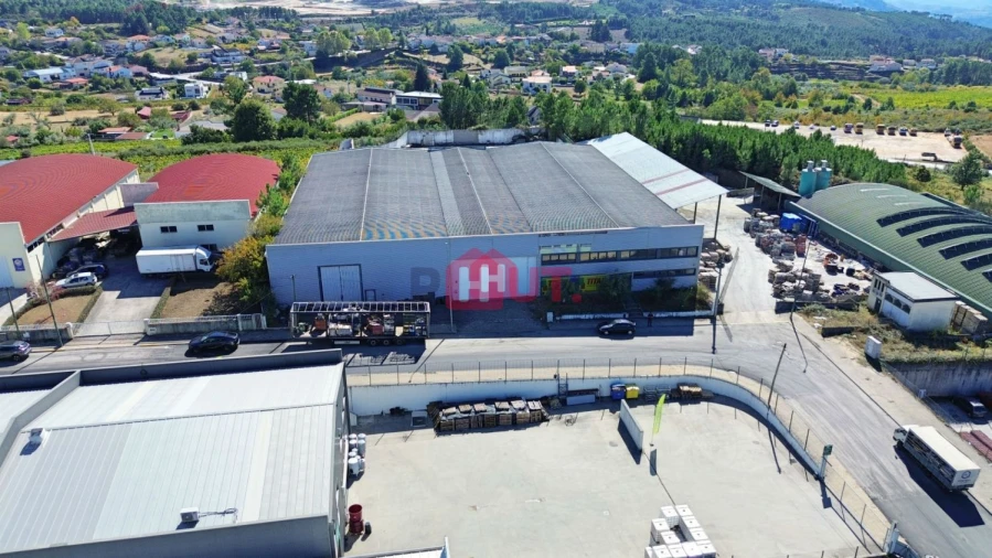 Loja para Venda em Constantim e Vale de Nogueiras