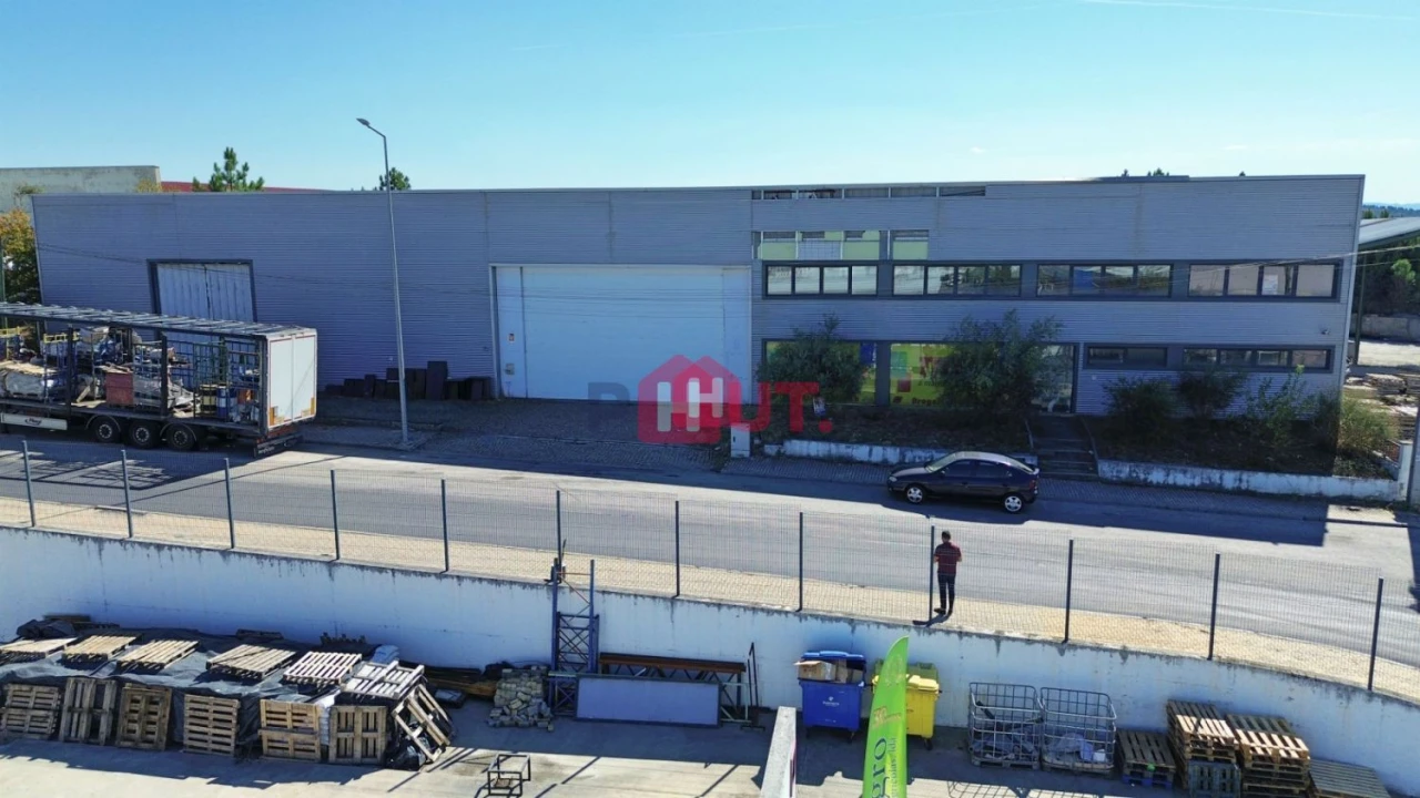 Loja para Venda em Constantim e Vale de Nogueiras Foto 3