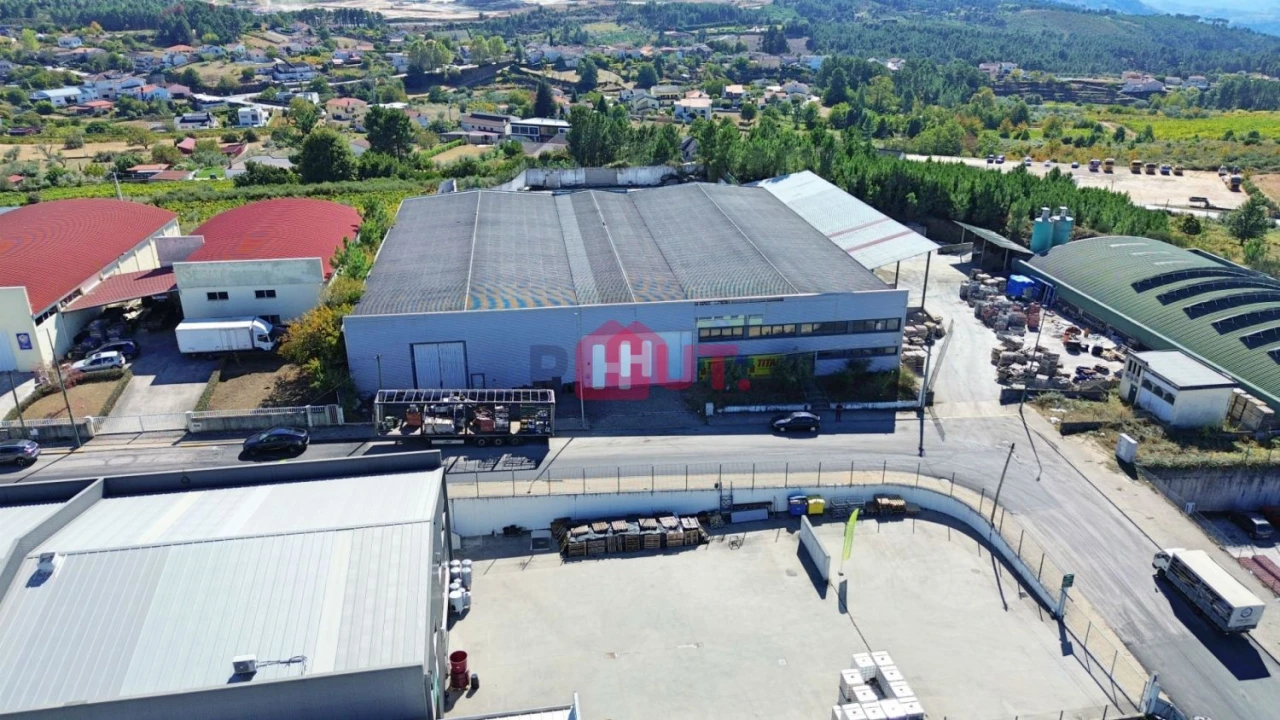Loja para Venda em Constantim e Vale de Nogueiras Foto 1