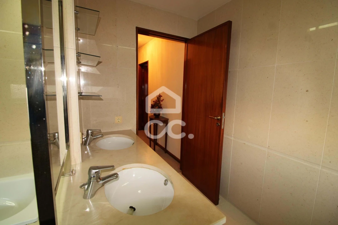 Moradia T6 para Venda em Loures Foto 22