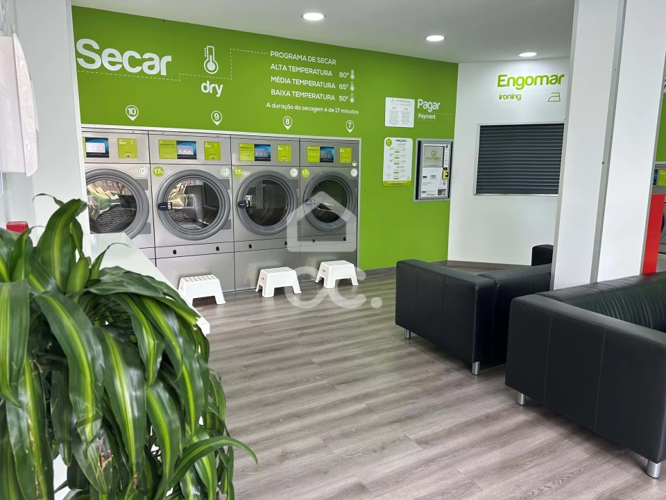 Negócio para Venda em Santo António dos Cavaleiros e Frielas Foto 2