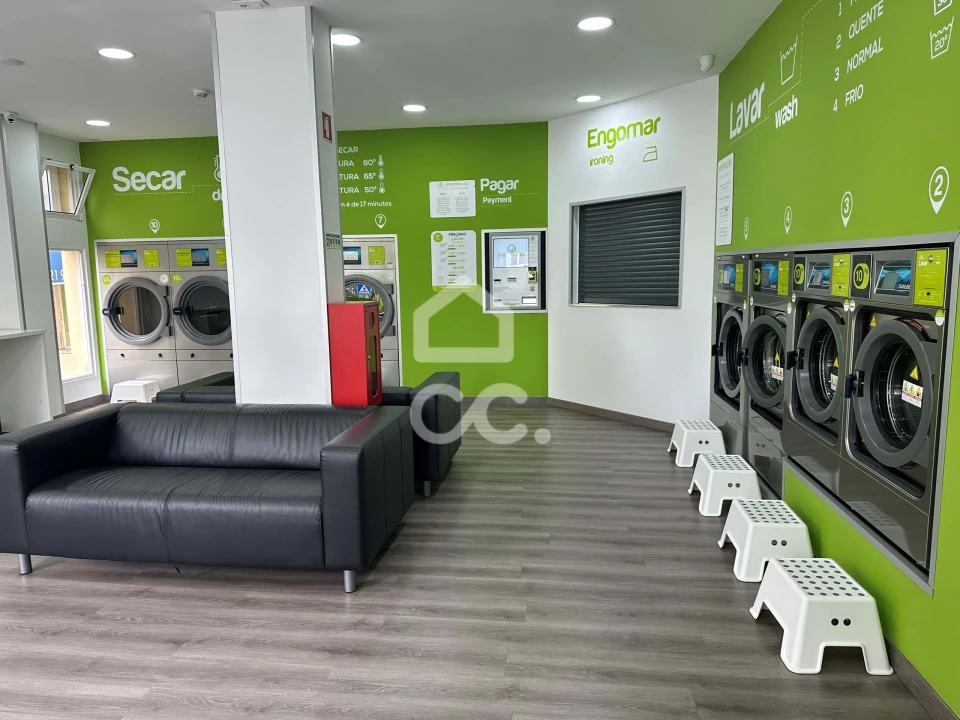 Negócio para Venda em Santo António dos Cavaleiros e Frielas Foto 9