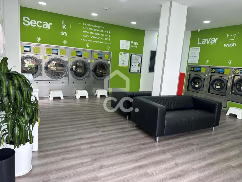 Negócio para Venda em Santo António dos Cavaleiros e Frielas Foto 1