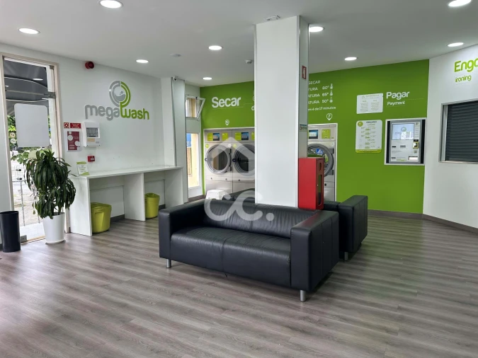 Negócio para Venda em Santo António dos Cavaleiros e Frielas Foto 8