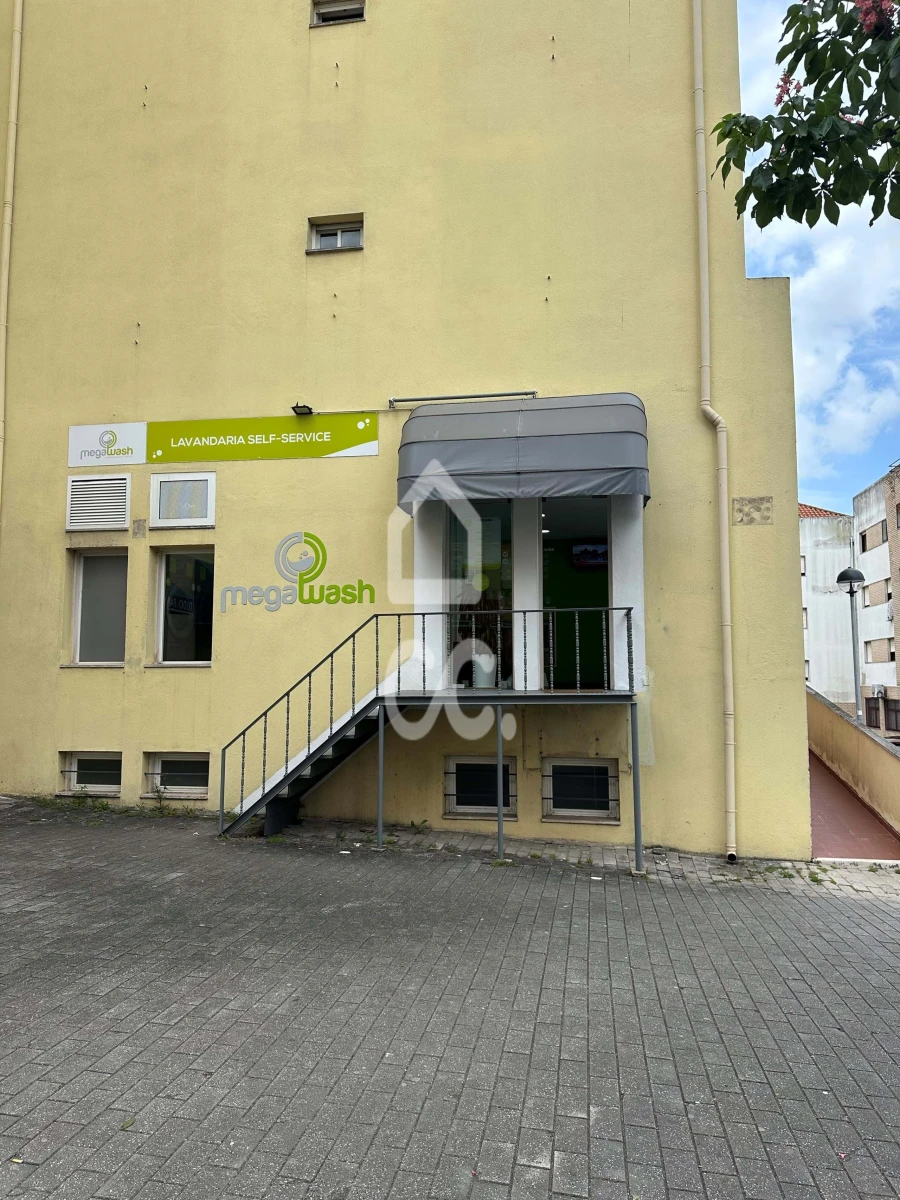 Negócio para Venda em Santo António dos Cavaleiros e Frielas Foto 14