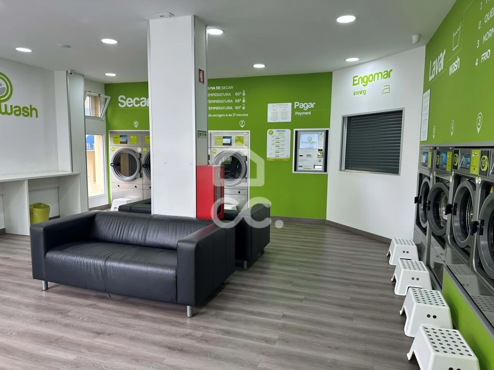 Negócio para Venda em Santo António dos Cavaleiros e Frielas Foto 3