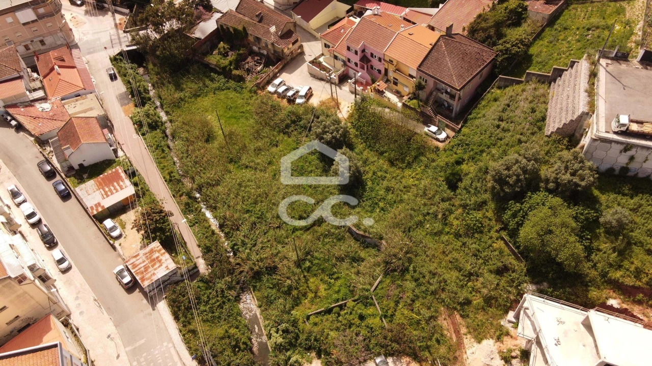 Terreno para Venda em Odivelas Foto 3