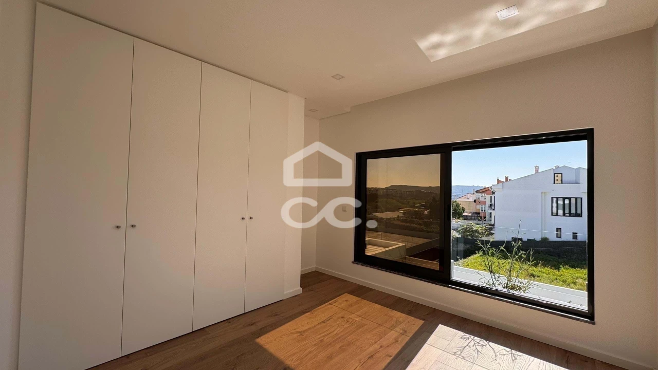 Moradia T4 para Venda em Loures Foto 32