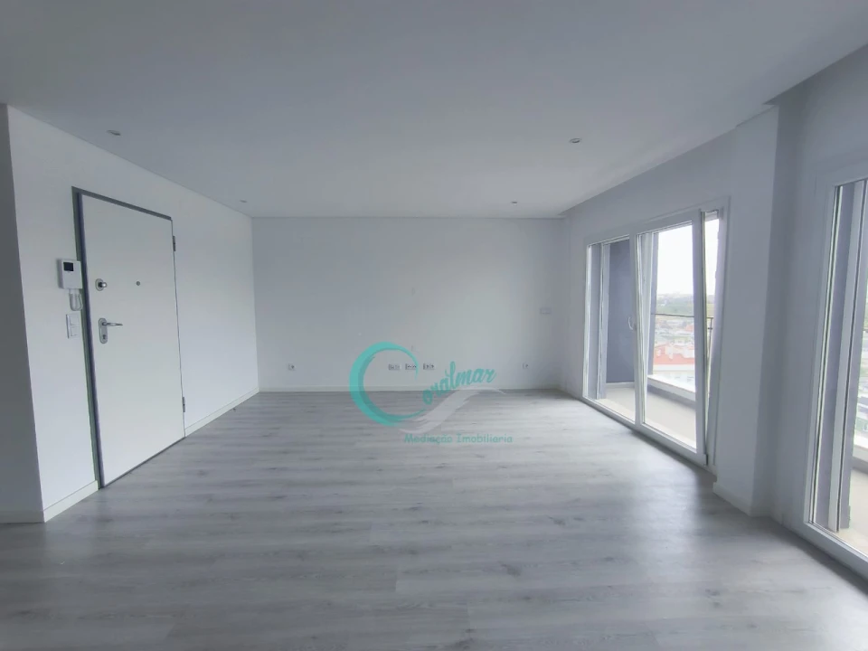 Apartamento T2 para Venda em Corroios Foto 2