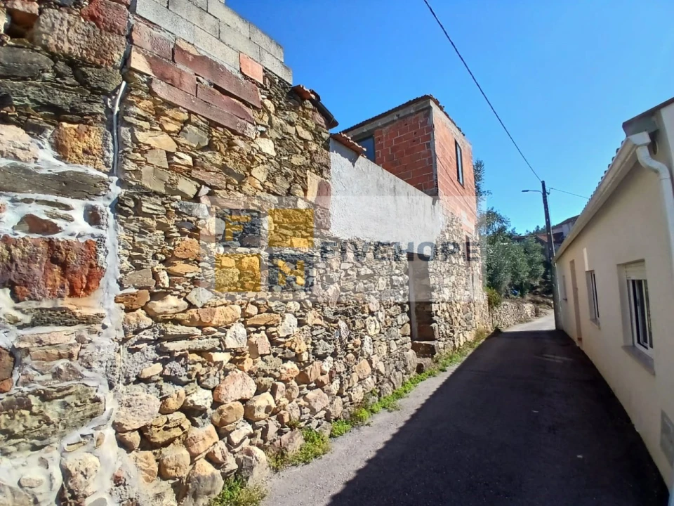 Moradia T2 para Venda em Poiares (Santo Andre) Foto 2