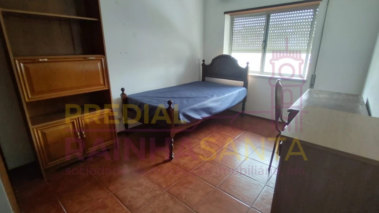 Quarto para Arrendamento em Santo Antonio dos Olivais Foto 1