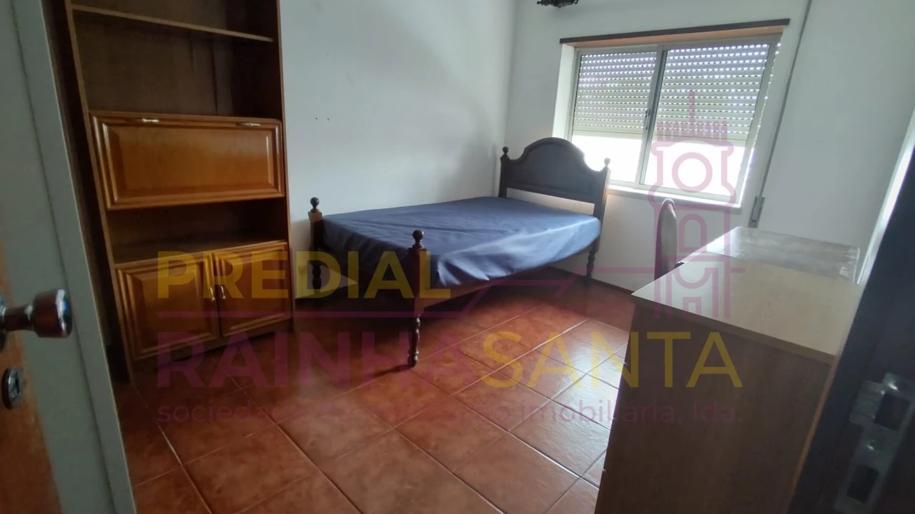 Quarto para Arrendamento em Santo Antonio dos Olivais Foto 2