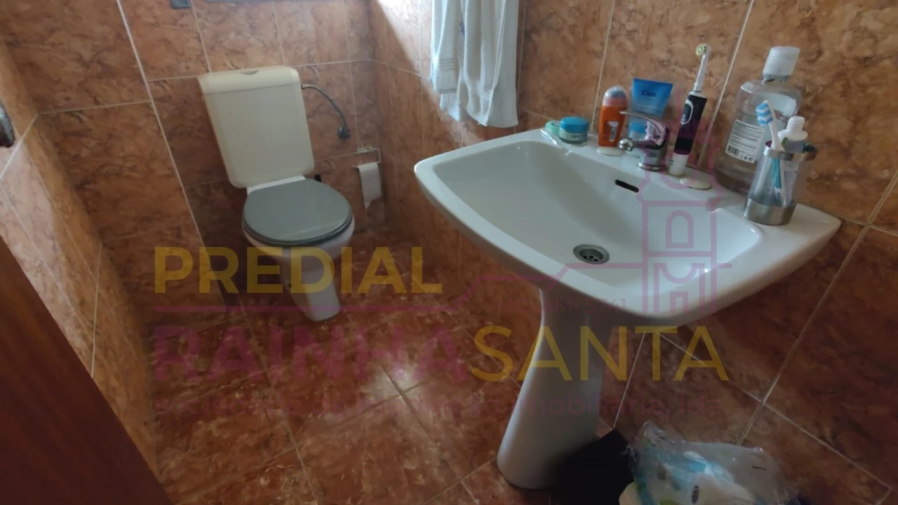 Quarto para Arrendamento em Santo Antonio dos Olivais Foto 4
