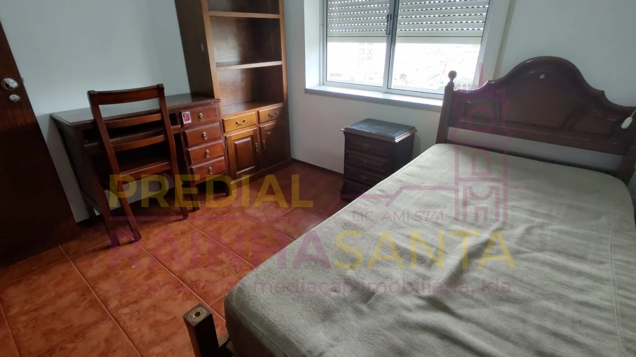 Quarto para Arrendamento em Santo Antonio dos Olivais Foto 6