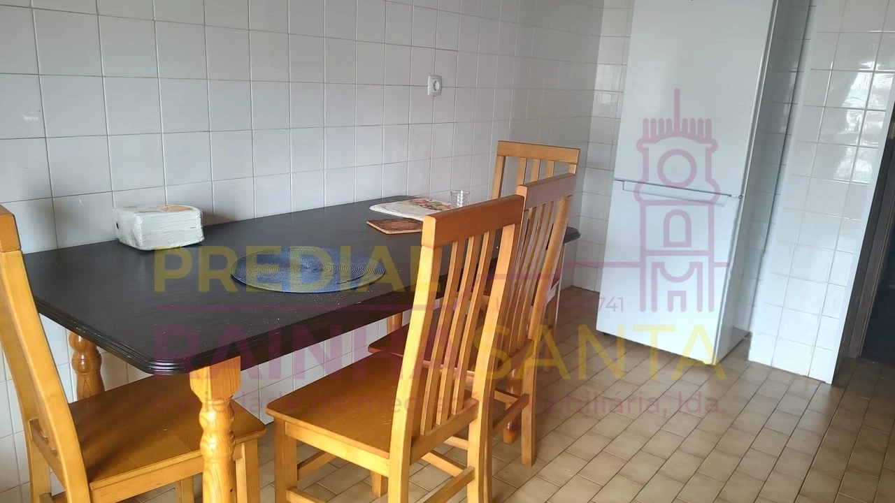 Quarto para Arrendamento em Santo Antonio dos Olivais Foto 10