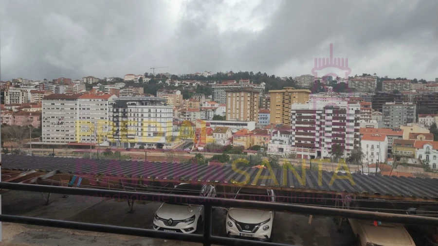 Quarto para Arrendamento em Santo Antonio dos Olivais Foto 12