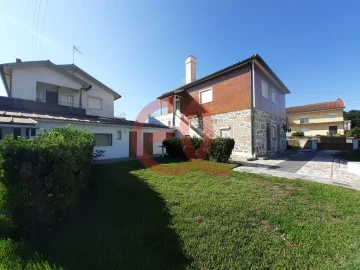 Moradia T3 para Venda em Vila de Punhe