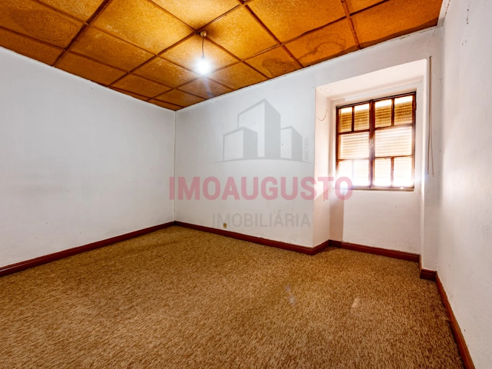 Moradia T4 para Venda em Escalhão Foto 9