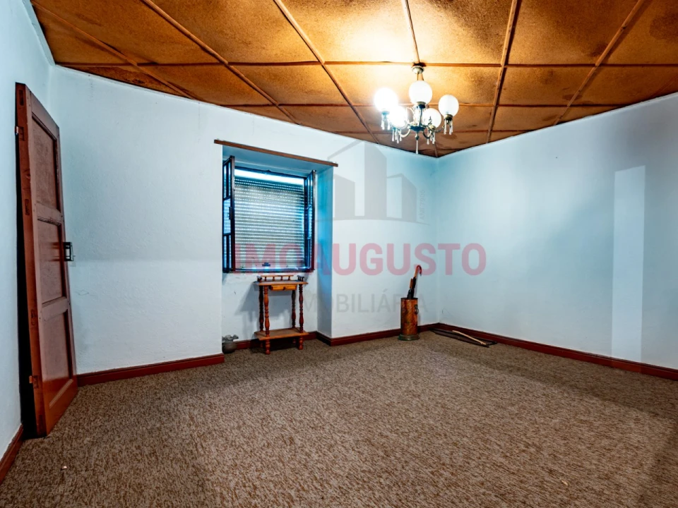 Moradia T4 para Venda em Escalhão Foto 10