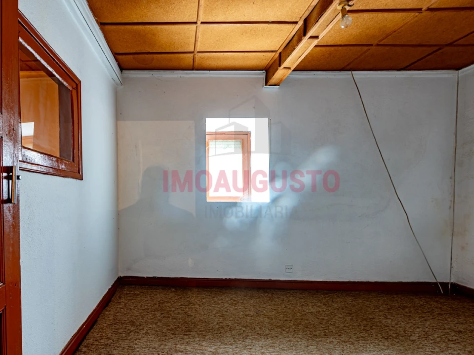 Moradia T4 para Venda em Escalhão Foto 11