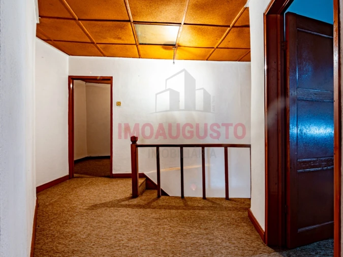 Moradia T4 para Venda em Escalhão Foto 8