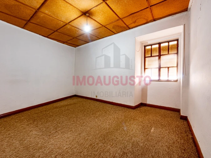 Moradia T4 para Venda em Escalhão Foto 9