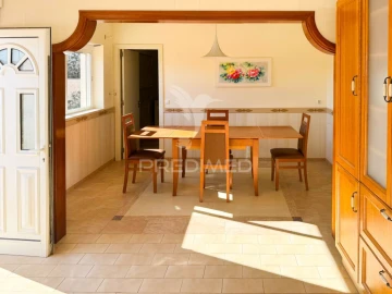 Moradia T4 para Venda em Santa Barbara de Nexe