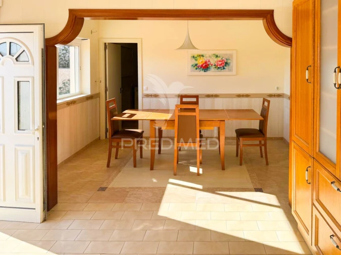 Moradia T4 para Venda em Santa Barbara de Nexe Foto 4