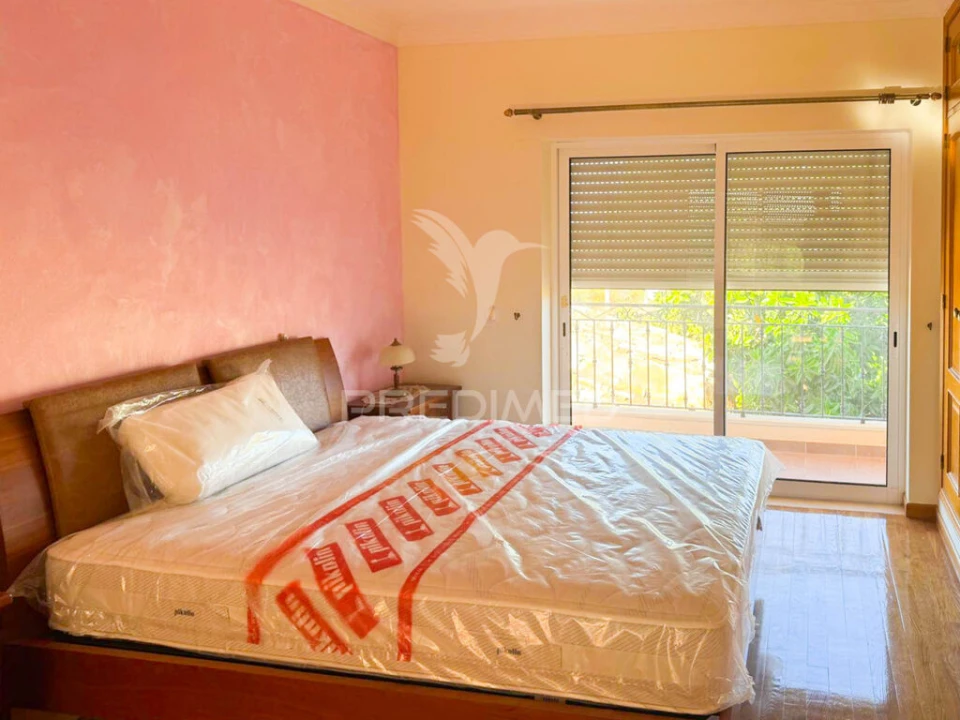 Moradia T4 para Venda em Santa Barbara de Nexe Foto 18