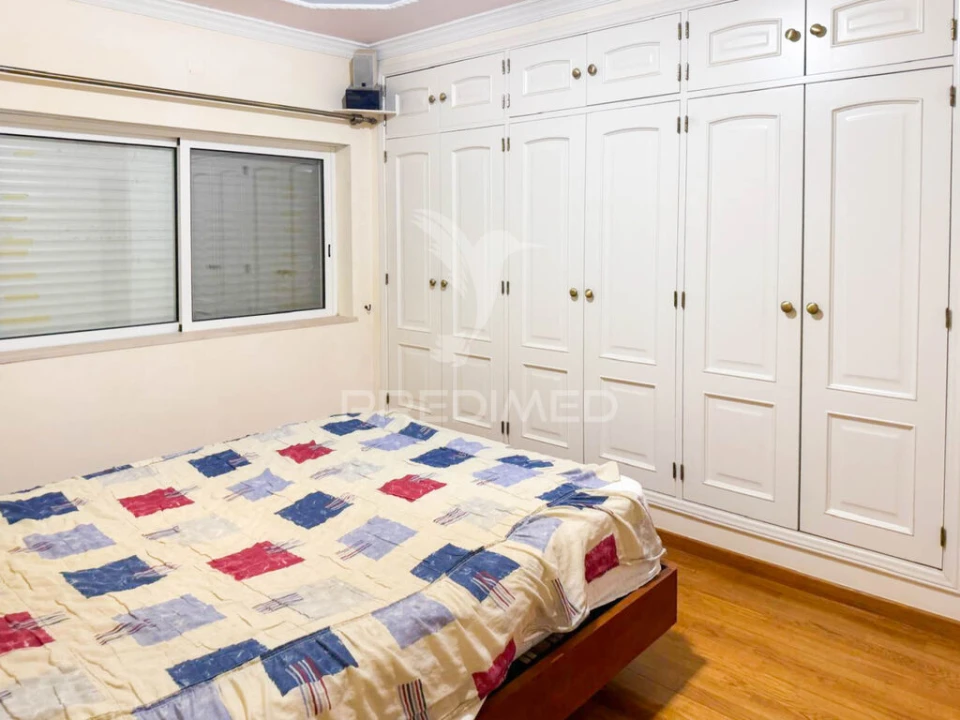 Moradia T4 para Venda em Santa Barbara de Nexe Foto 10