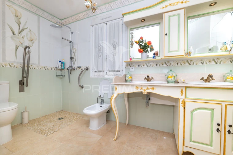 Moradia T5 para Venda em Souto Foto 12