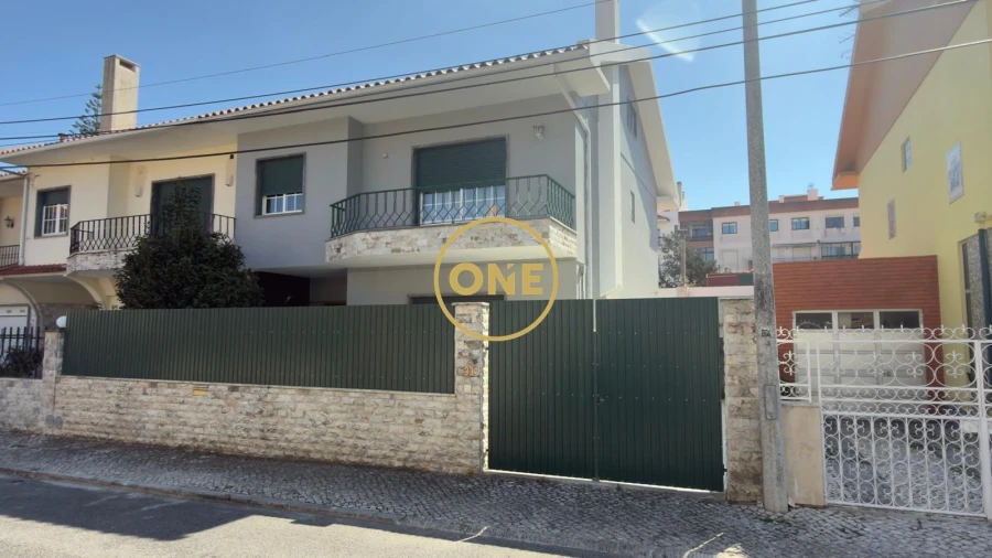 Moradia T4 para Venda em Algueirão-Mem Martins Foto 1