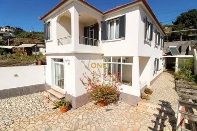 Moradia T4 para Venda em Arco da Calheta