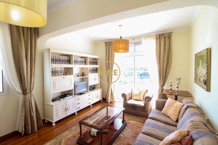 Moradia T4 para Venda em Arco da Calheta Foto 9
