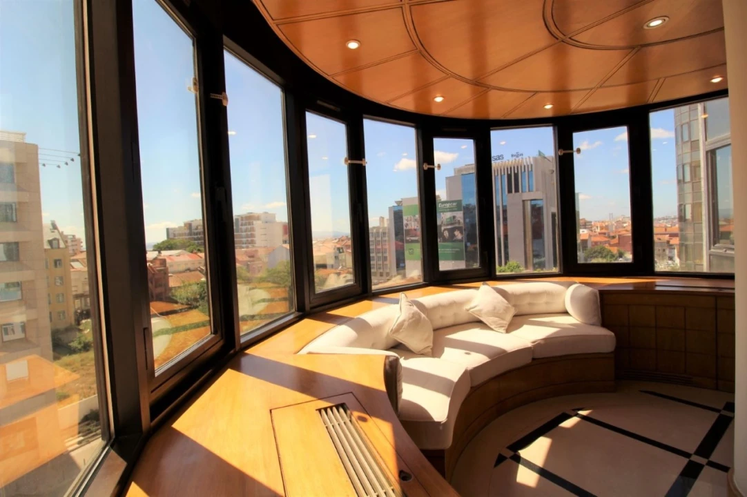 Apartamento T3 para Arrendamento em Campo de Ourique Foto 2